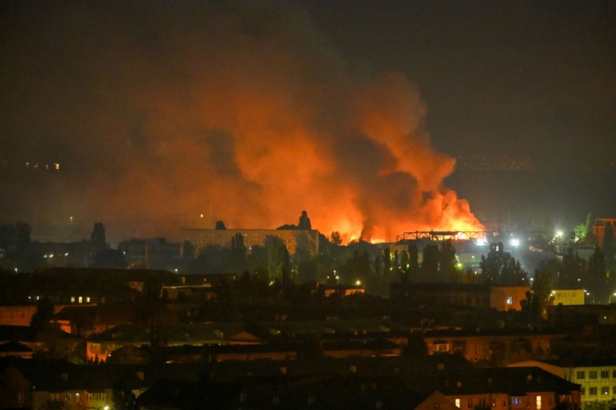 La mort frappe Kiev pendant que les drones ripostent jusqu'en Russie