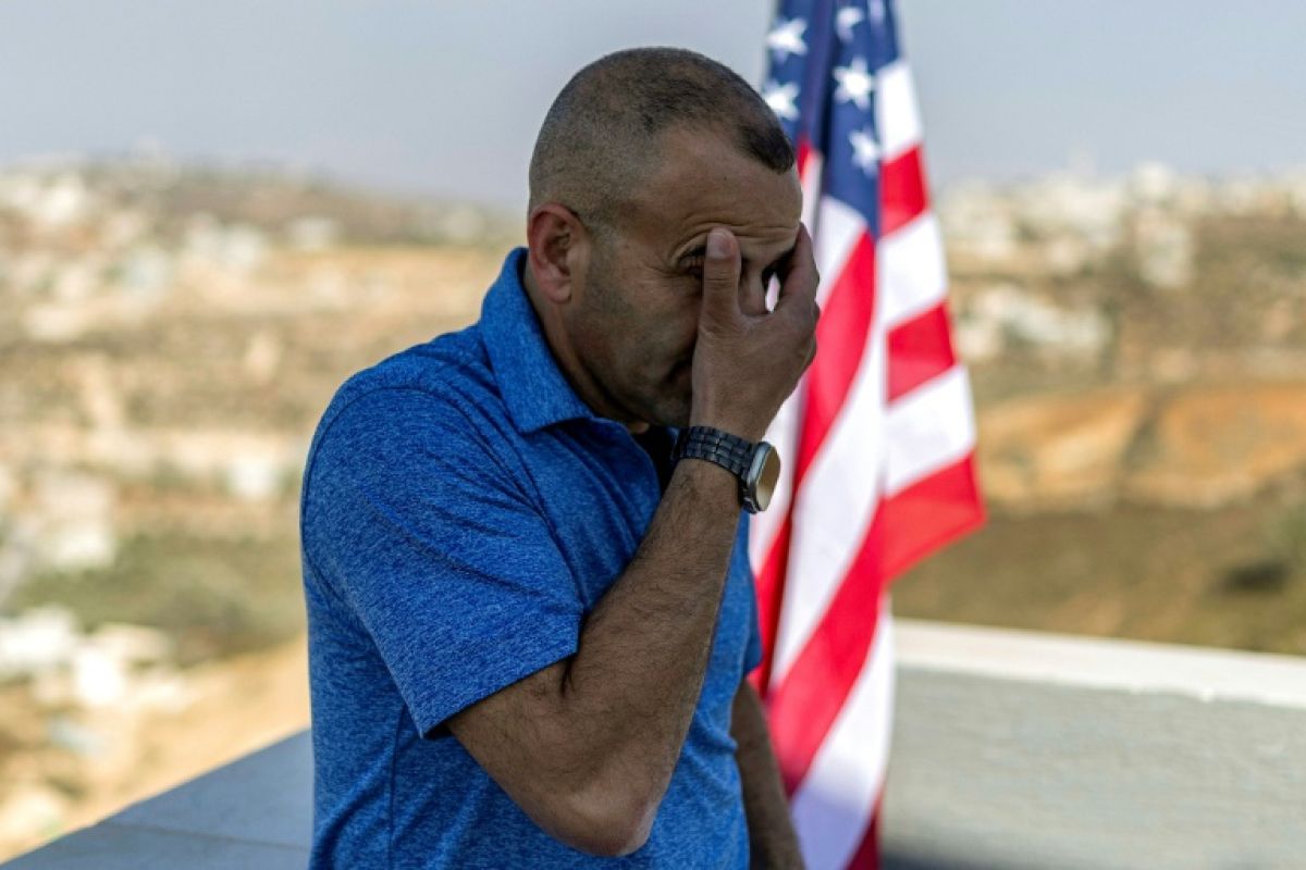 Un drapeau américain hissé pour que Washington ne détourne plus le regard