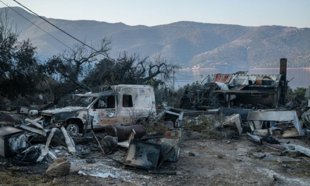 Après cinq jours de flammes, l'ouest d'Athènes compte ses blessures