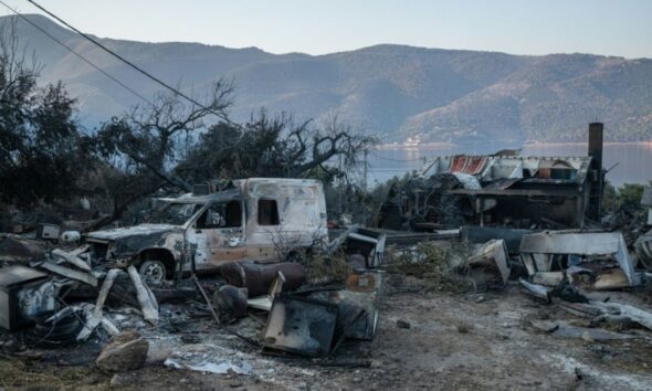 Après cinq jours de flammes, l'ouest d'Athènes compte ses blessures