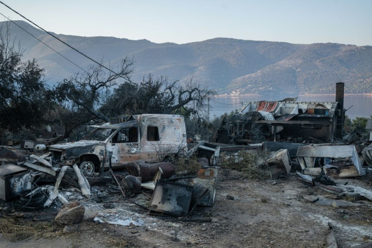 Après cinq jours de flammes, l'ouest d'Athènes compte ses blessures