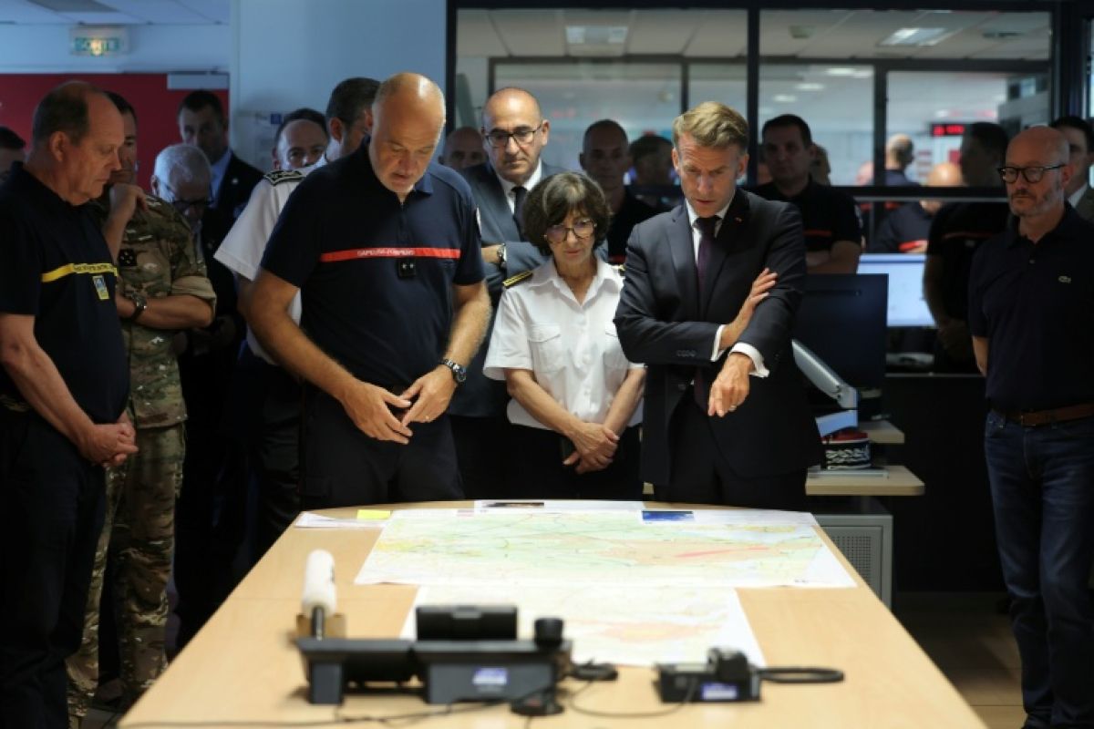 42 000 hectares partent en fumée en Gironde, le président appelle à faire bloc