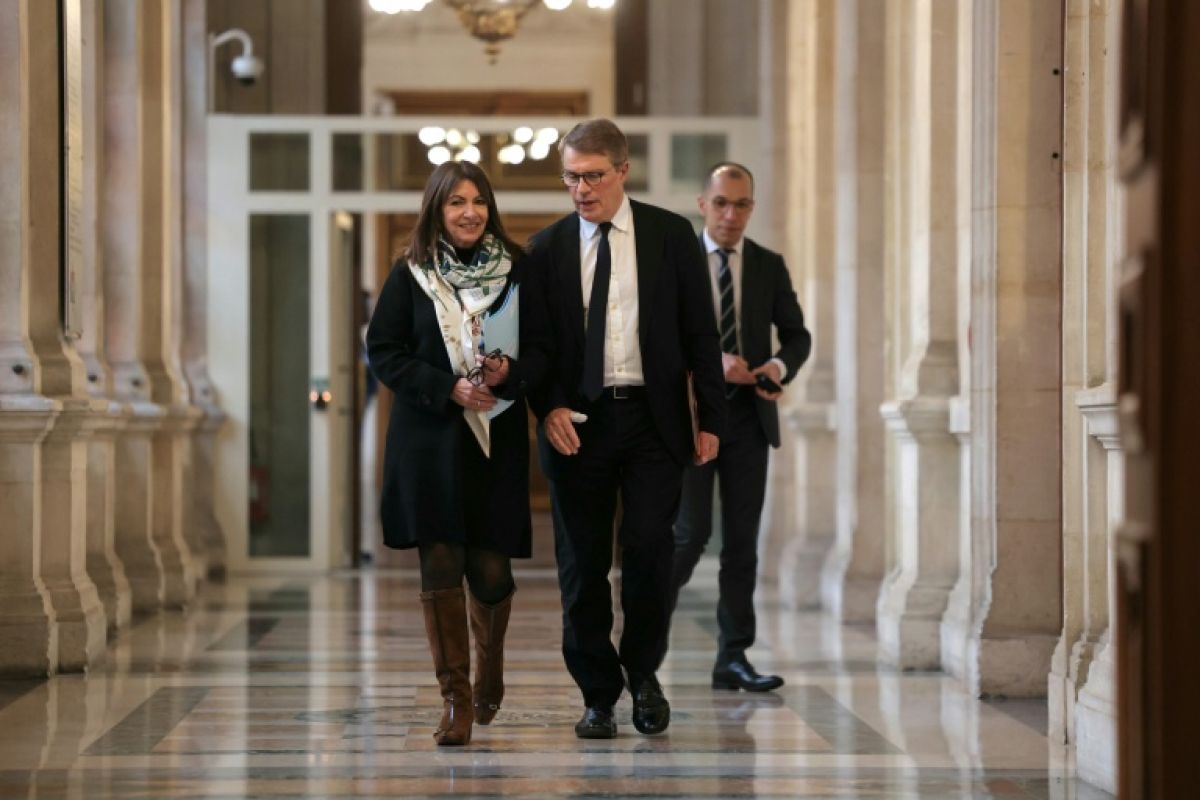 Trois familles attaquent personnellement Anne Hidalgo et Patrick Bloche