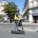 À Paris, casque et gilet deviennent obligatoires pour rouler en trottinette