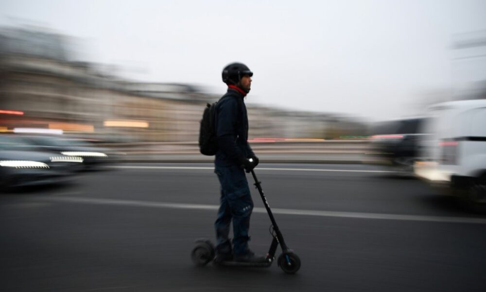 Il insulte des CRS à Rennes, heurte leur fourgon en trottinette et se retrouve gravement blessé