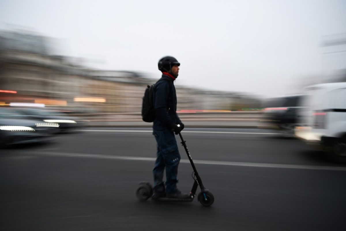 Il insulte des CRS à Rennes, heurte leur fourgon en trottinette et se retrouve gravement blessé