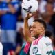 Mbappé signe un triplé de gala et Mourinho le couvre d’éloges