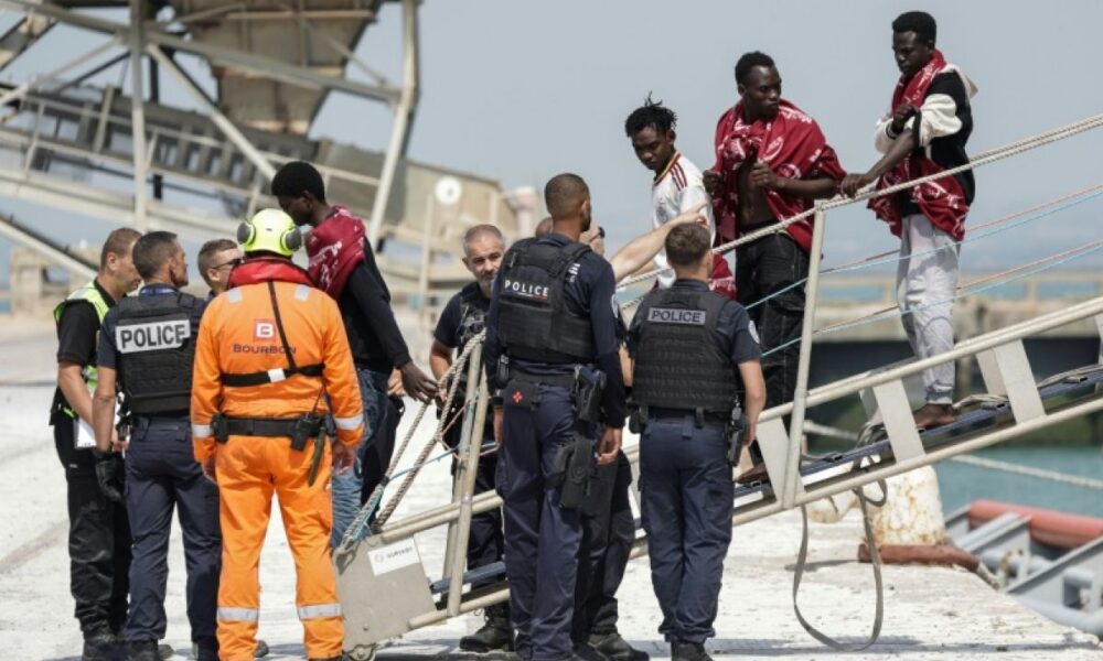 157 migrants sauvés de la Manche après un incendie à bord de leur embarcation