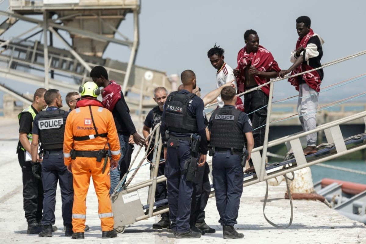 157 migrants sauvés de la Manche après un incendie à bord de leur embarcation