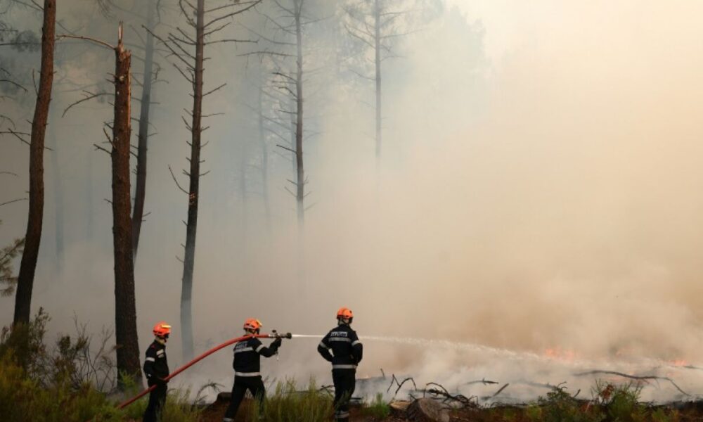La Gironde suffoque face à un incendie qui atteint les portes de Bordeaux