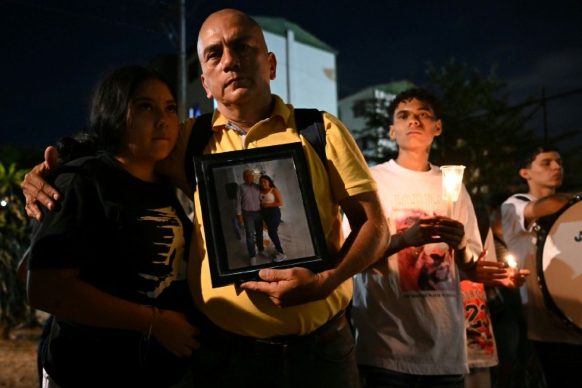Après la secousse, les secouristes colombiens refusent de rendre les armes