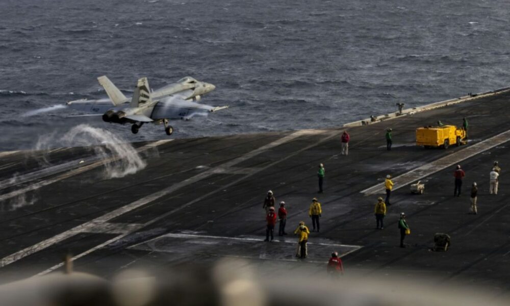 Huit mois en mer, des marins épuisés et une polémique qui enfle autour de l'USS Abraham Lincoln