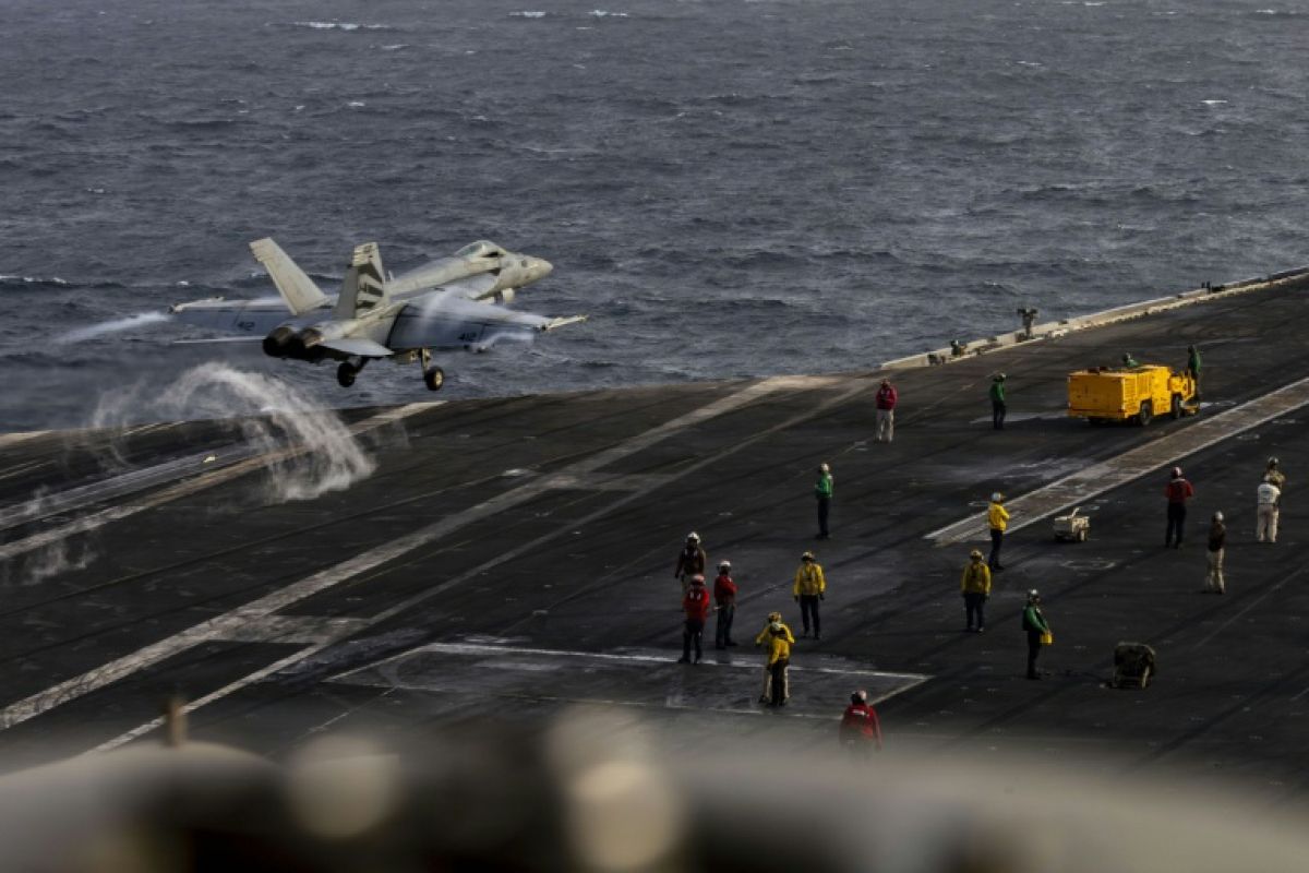 Huit mois en mer, des marins épuisés et une polémique qui enfle autour de l'USS Abraham Lincoln