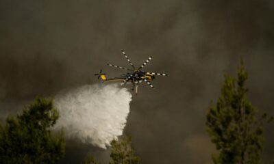Athènes sous les flammes les avions bombardiers d'eau retrouvent le ciel