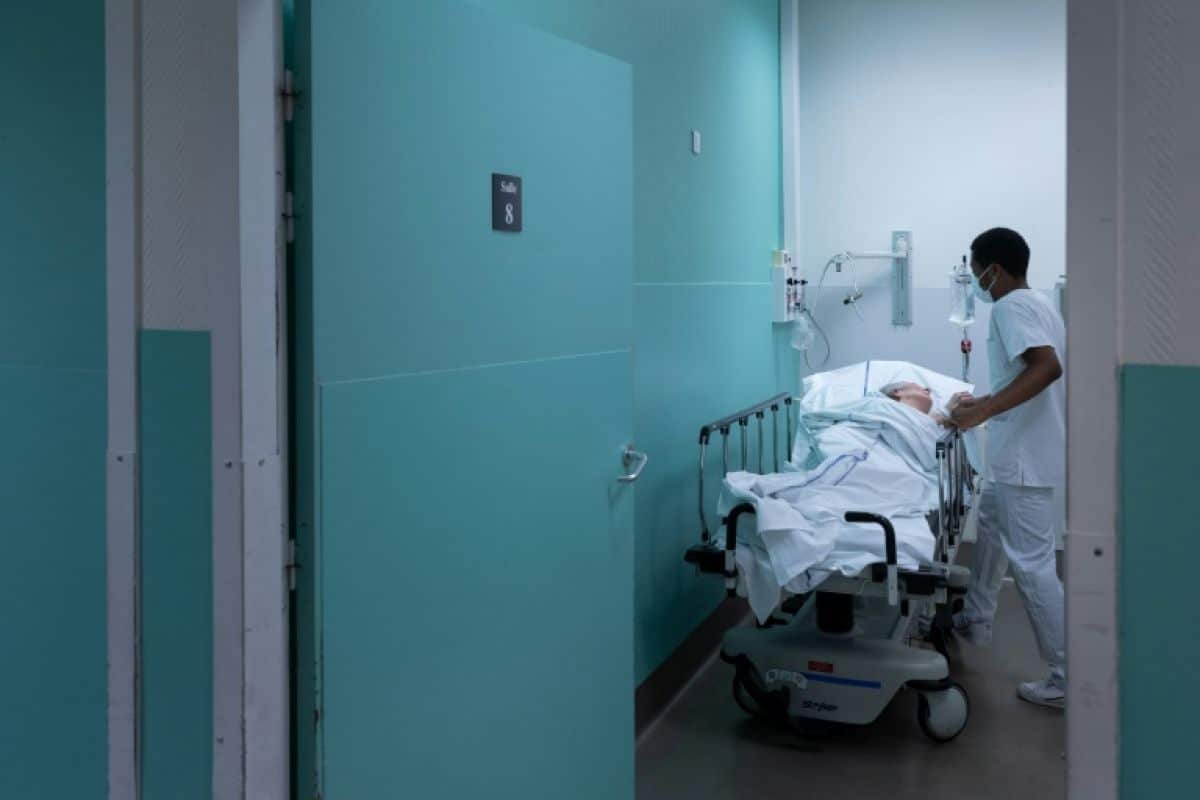 La France va vieillir à toute vitesse, l’hôpital tente de suivre