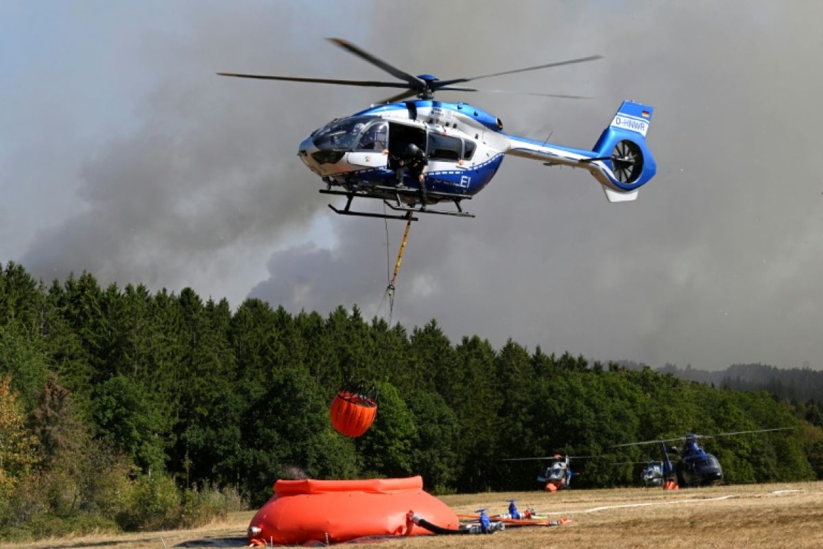 En Allemagne, les flammes rôdent à dix mètres des maisons