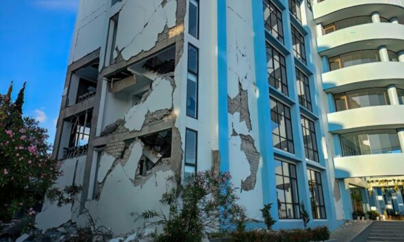 Indonésie secouée par un violent séisme, vingt morts et une course vers les hauteurs