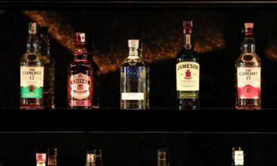 Pernod Ricard serre la vis et vise un chiffre d'affaires stable en 2027
