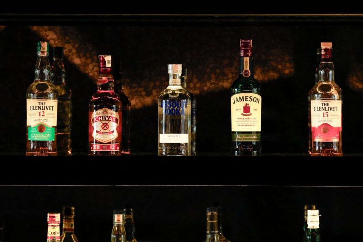 Pernod Ricard serre la vis et vise un chiffre d'affaires stable en 2027