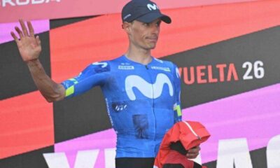 Il refuse de porter le maillot rouge et rend hommage à son rival terrassé