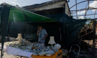 Sur les décombres du marché aux puces de Kiev, les brocanteurs s'accrochent