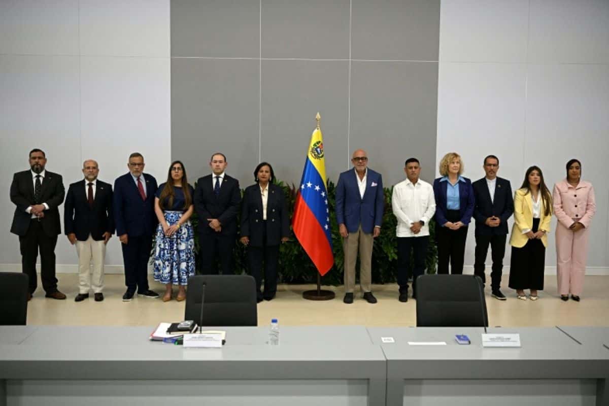 Au Venezuela, la transition se négocie sans la prix Nobel de la paix