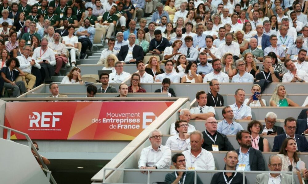 Roland-Garros se transforme en ring politique pour les prétendants à l'Élysée