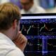 Les Bourses se reprennent grâce au pétrole et à la tech avant un mercredi décisif