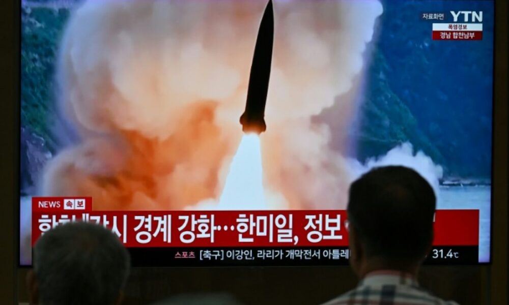Trump tend la main à Kim, Pyongyang répond par une salve de missiles
