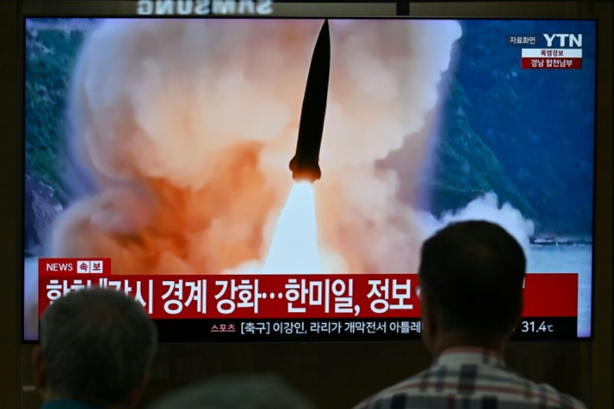 Trump tend la main à Kim, Pyongyang répond par une salve de missiles