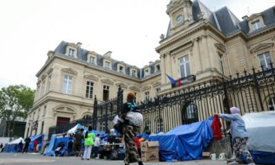 L’État laisse 253 migrants dehors, Paris ouvre ses gymnases