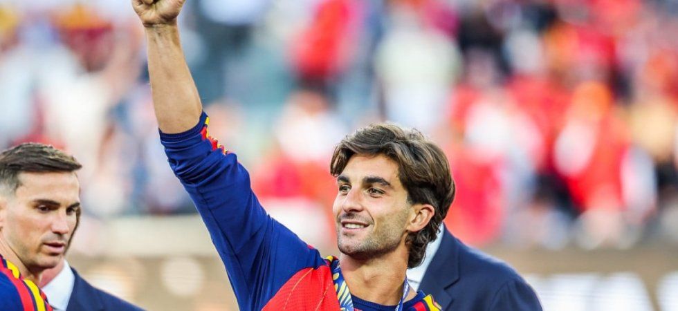 Ferran Torres s'engage au PSG et s'empare du numéro 9