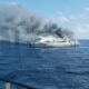 Un ferry en flammes laisse 41 disparus au large de l'Indonésie