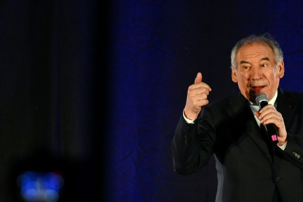 François Bayrou met en garde contre un duel extrême-extrême en 2027 et ravive la piste d'une primaire du centre