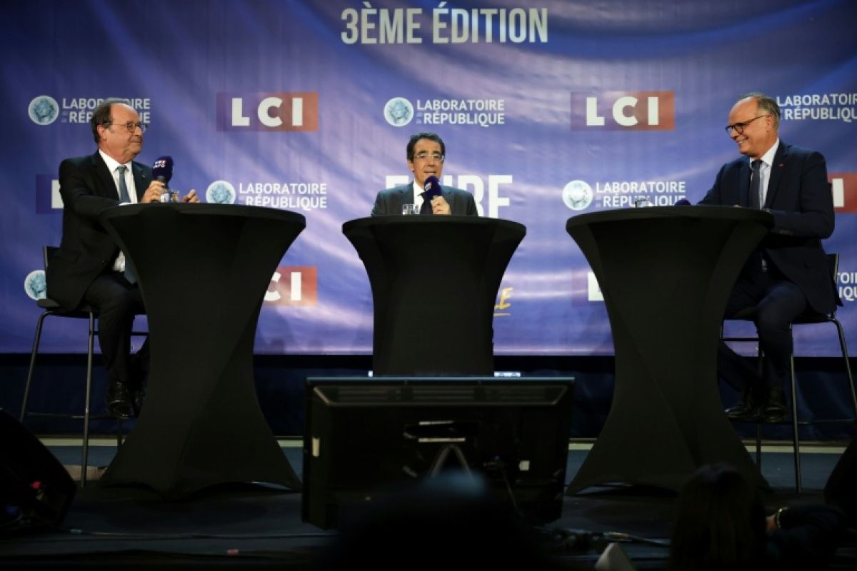 Philippe et Hollande s'affrontent sur la fiscalité à huit mois de la présidentielle