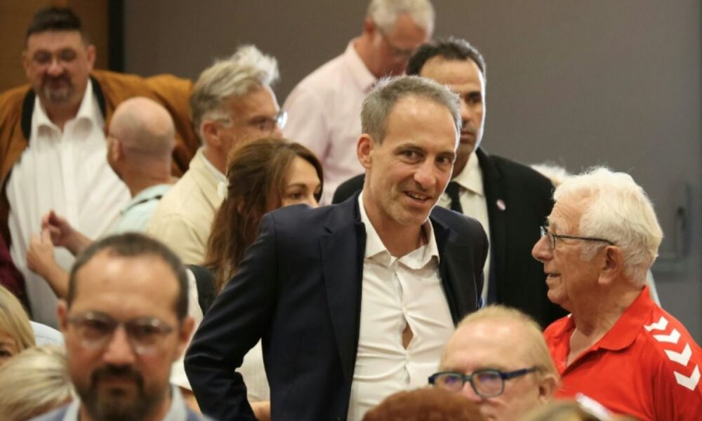 Raphaël Glucksmann part à la reconquête du bassin minier, terre gagnée par le RN