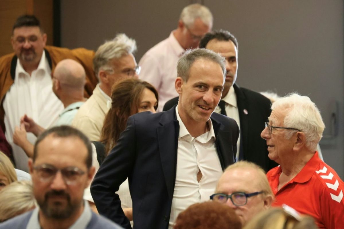 Raphaël Glucksmann part à la reconquête du bassin minier, terre gagnée par le RN