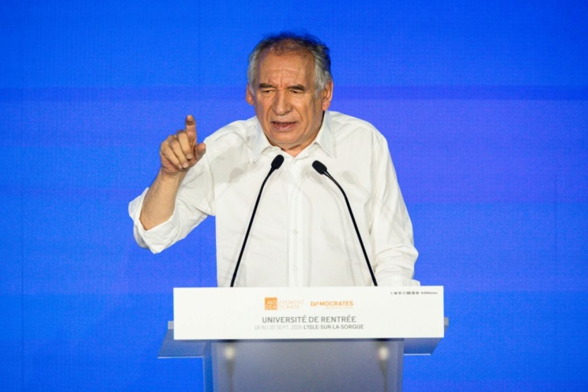 François Bayrou lance son compte à rebours pour un candidat unique