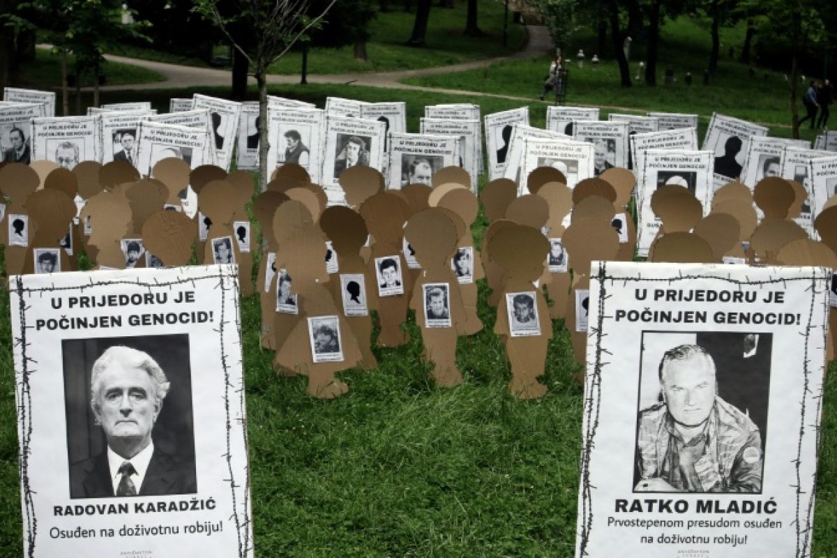 Des milliers de Serbes vont enterrer Ratko Mladic comme un héros et l'Europe s'indigne