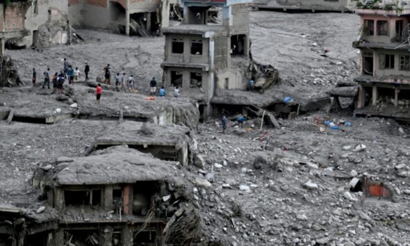 La crue himalayenne dépasse les 1.000 morts et laisse 4.500 disparus