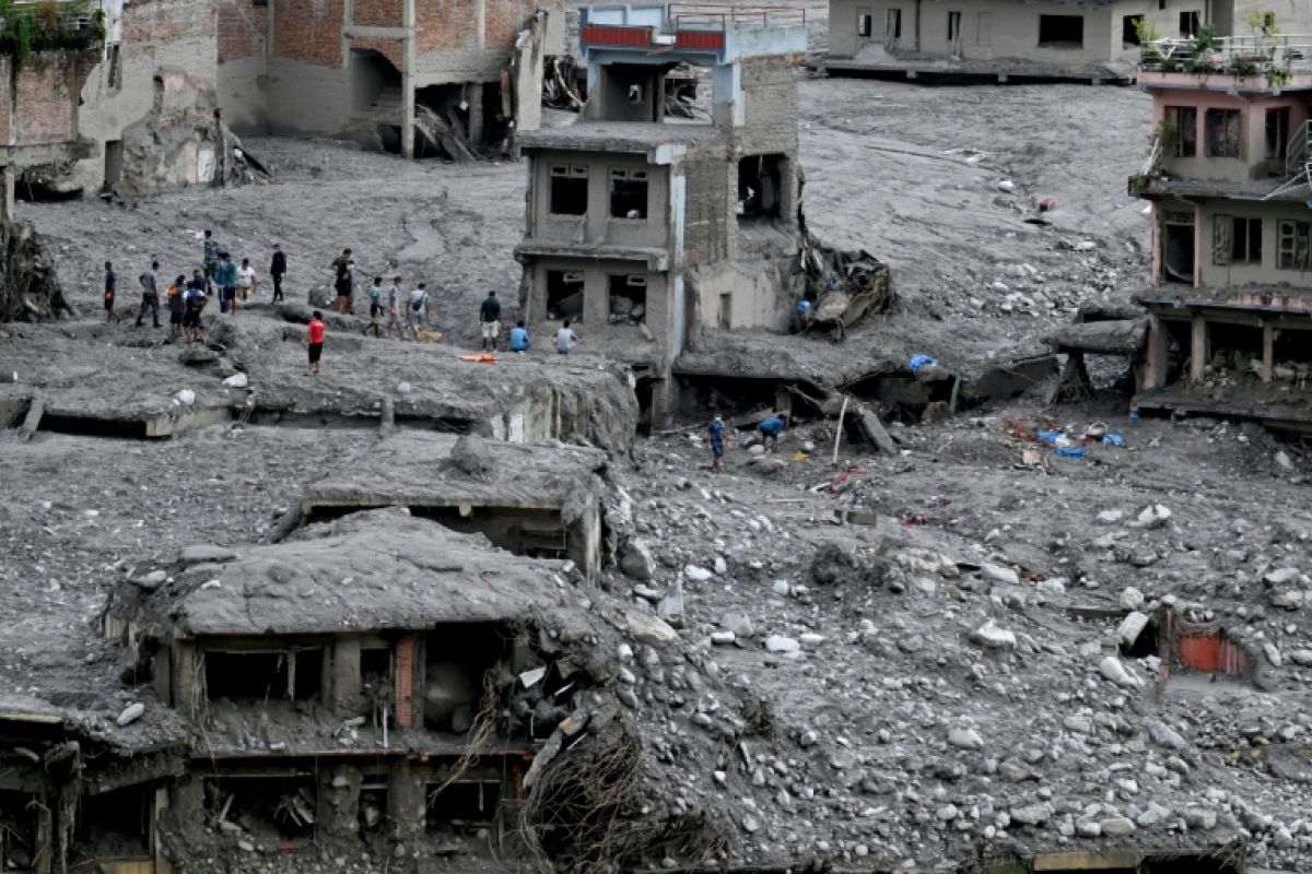 La crue himalayenne dépasse les 1.000 morts et laisse 4.500 disparus