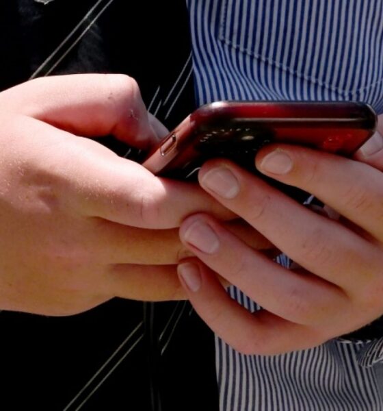 Les moins de 16 ans écartés des réseaux sociaux, la vague gagne la planète