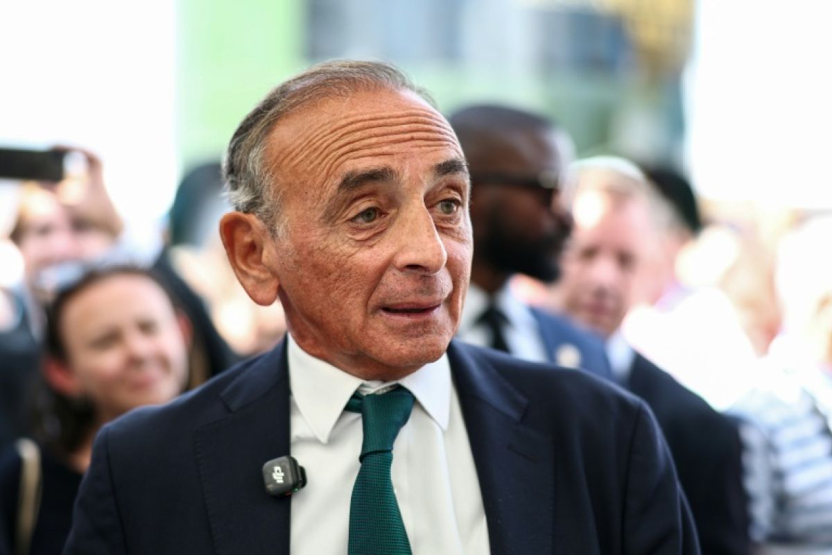 Éric Zemmour promet une annonce avant décembre et clôt le débat sur Sarah Knafo
