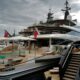 À Monaco, les yachts de luxe grossissent encore et les carnets de commandes débordent