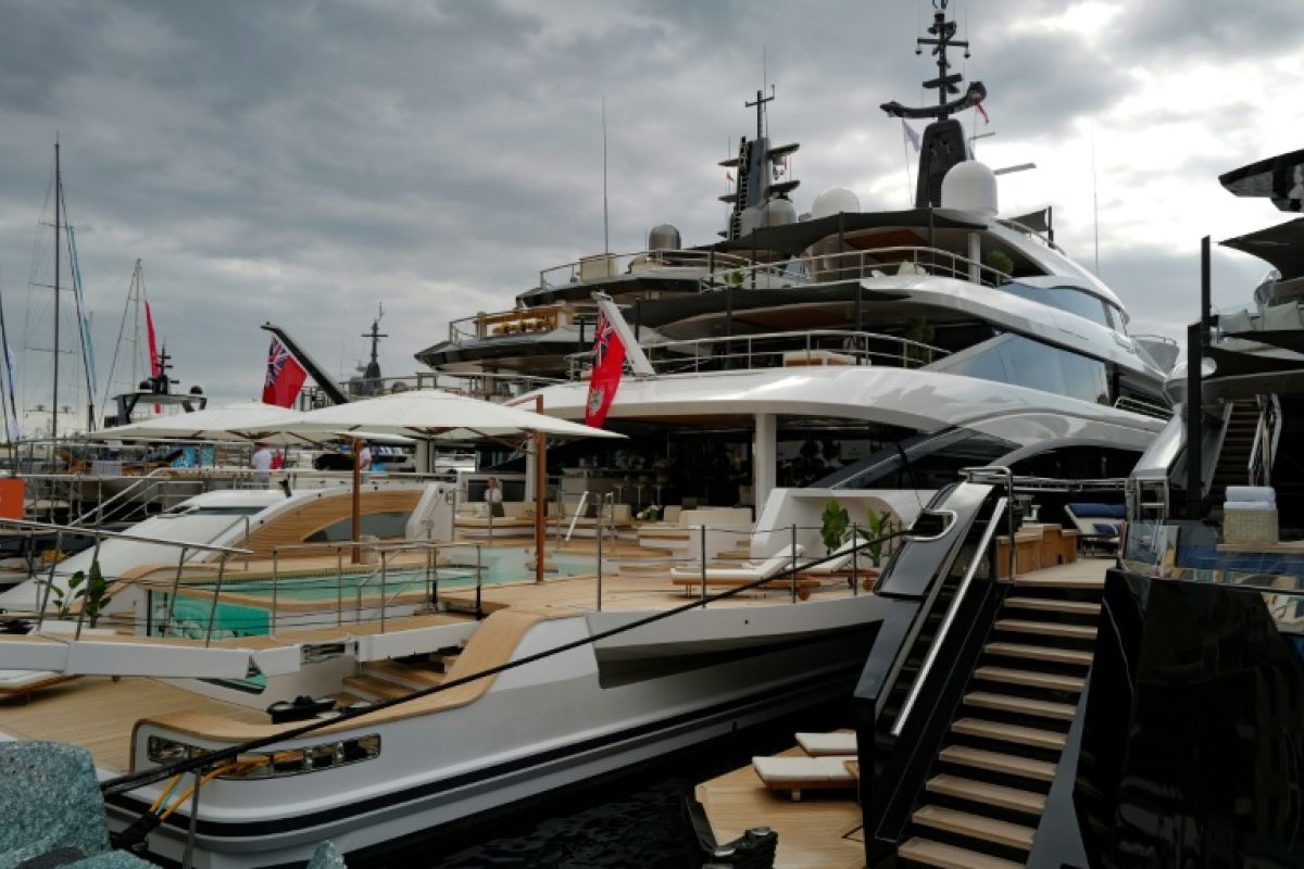 À Monaco, les yachts de luxe grossissent encore et les carnets de commandes débordent