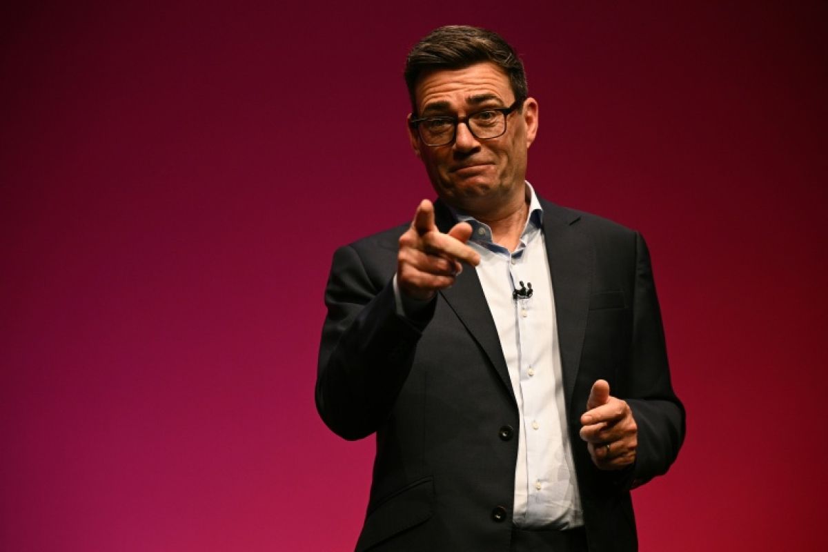 Andy Burnham promet de reprendre la main sur l'eau, l'énergie et les retraites