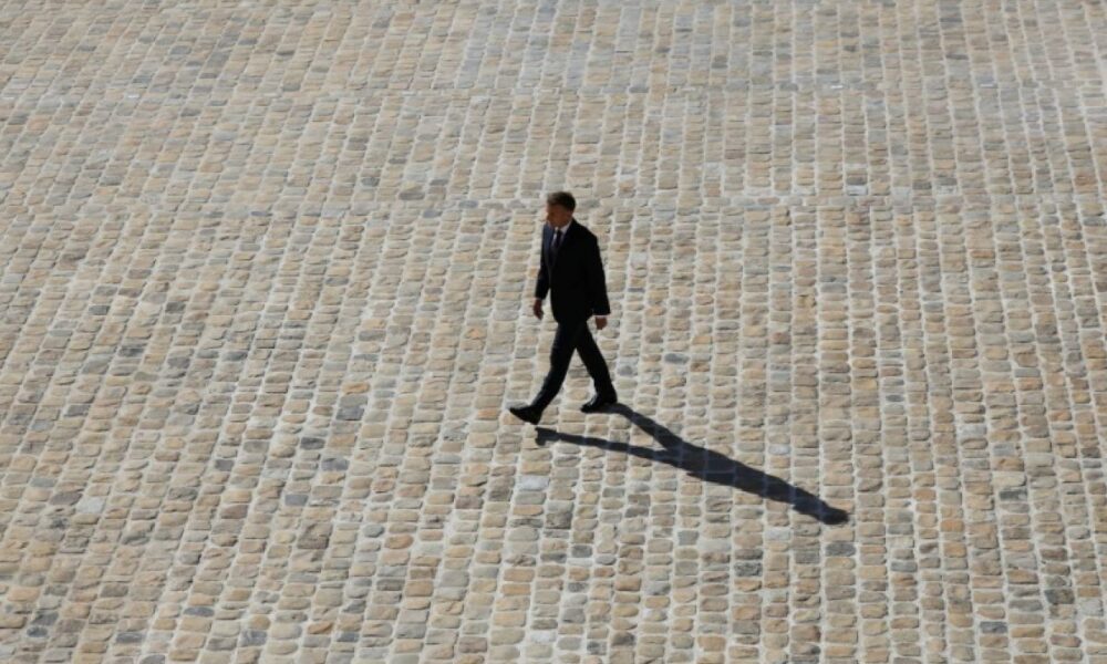 Face aux attaques hybrides venues de Russie, Macron convoque son état-major et bouscule son agenda