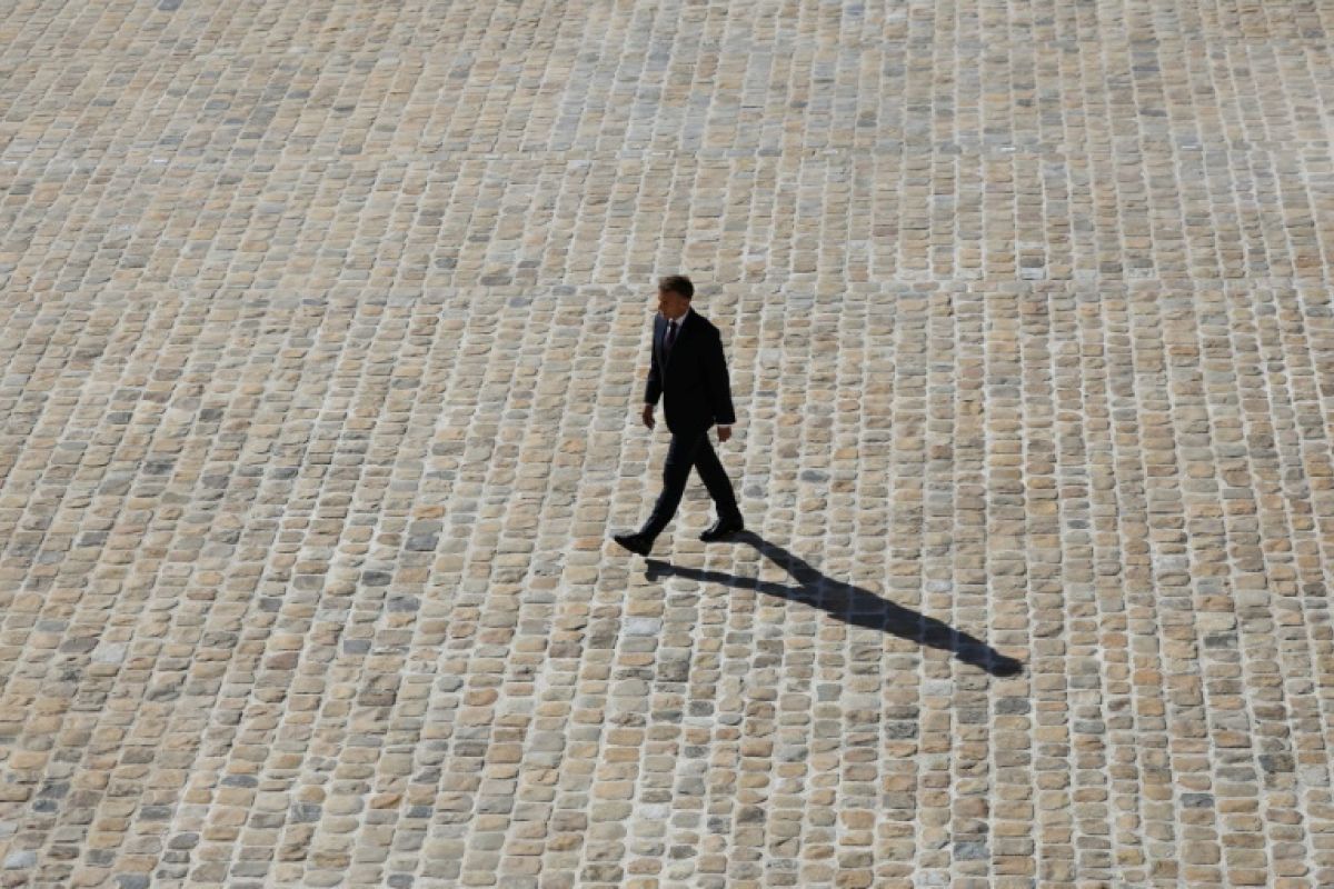 Face aux attaques hybrides venues de Russie, Macron convoque son état-major et bouscule son agenda