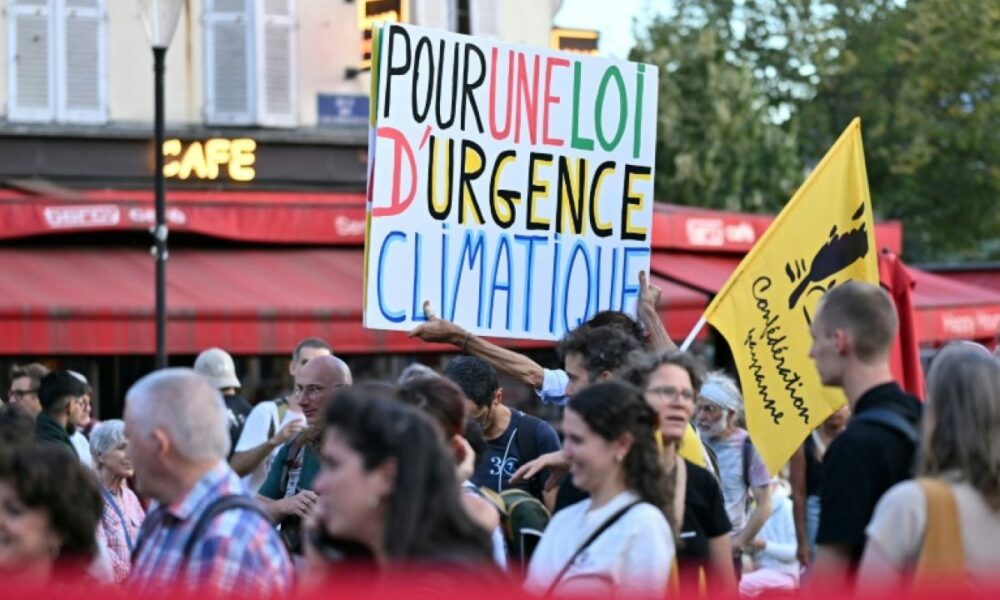 Devant Bercy, un front inédit réclame un budget à la hauteur du climat