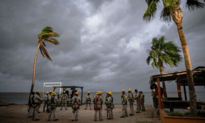L'ouragan Polo frappe la côte pacifique du Mexique et des habitants refusent de quitter leur maison